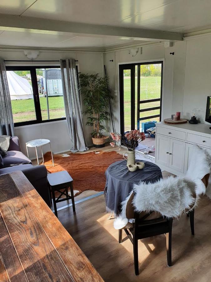 Houten Huisje Tussen Paarden Nieuwerkerken Exterior photo