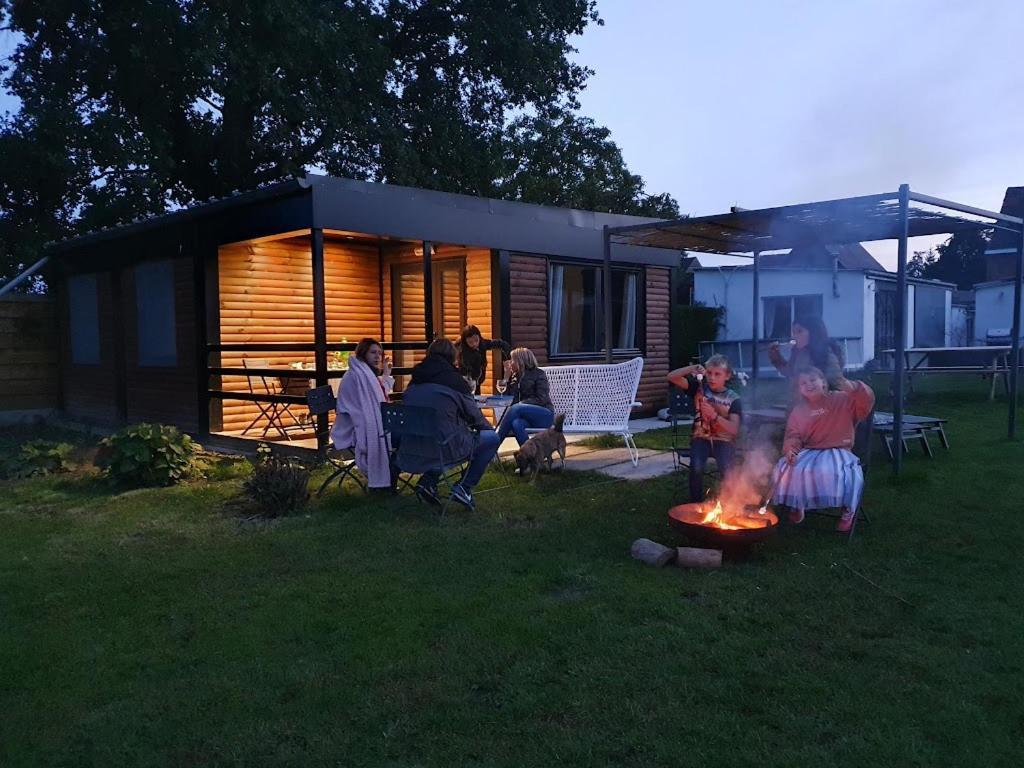 Houten Huisje Tussen Paarden Nieuwerkerken Exterior photo